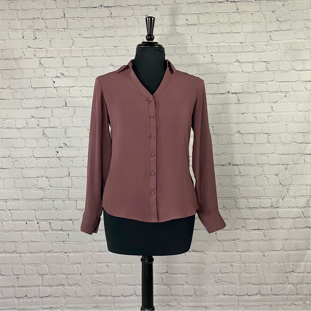 Express Portofino mauve button down shirt. Size S